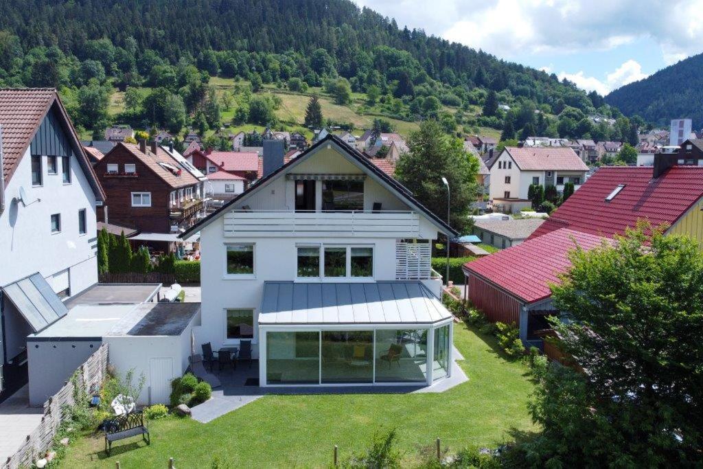 Ferienwohnung Am Enzufer Mit Balkon In Bad Wildbad Im Schwarzwald מראה חיצוני תמונה